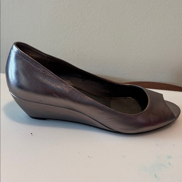 Alfani  Step n flex women’s shoes
Pep-toe  2”wedge heel metallic, pewter padded - Picture 7 of 13